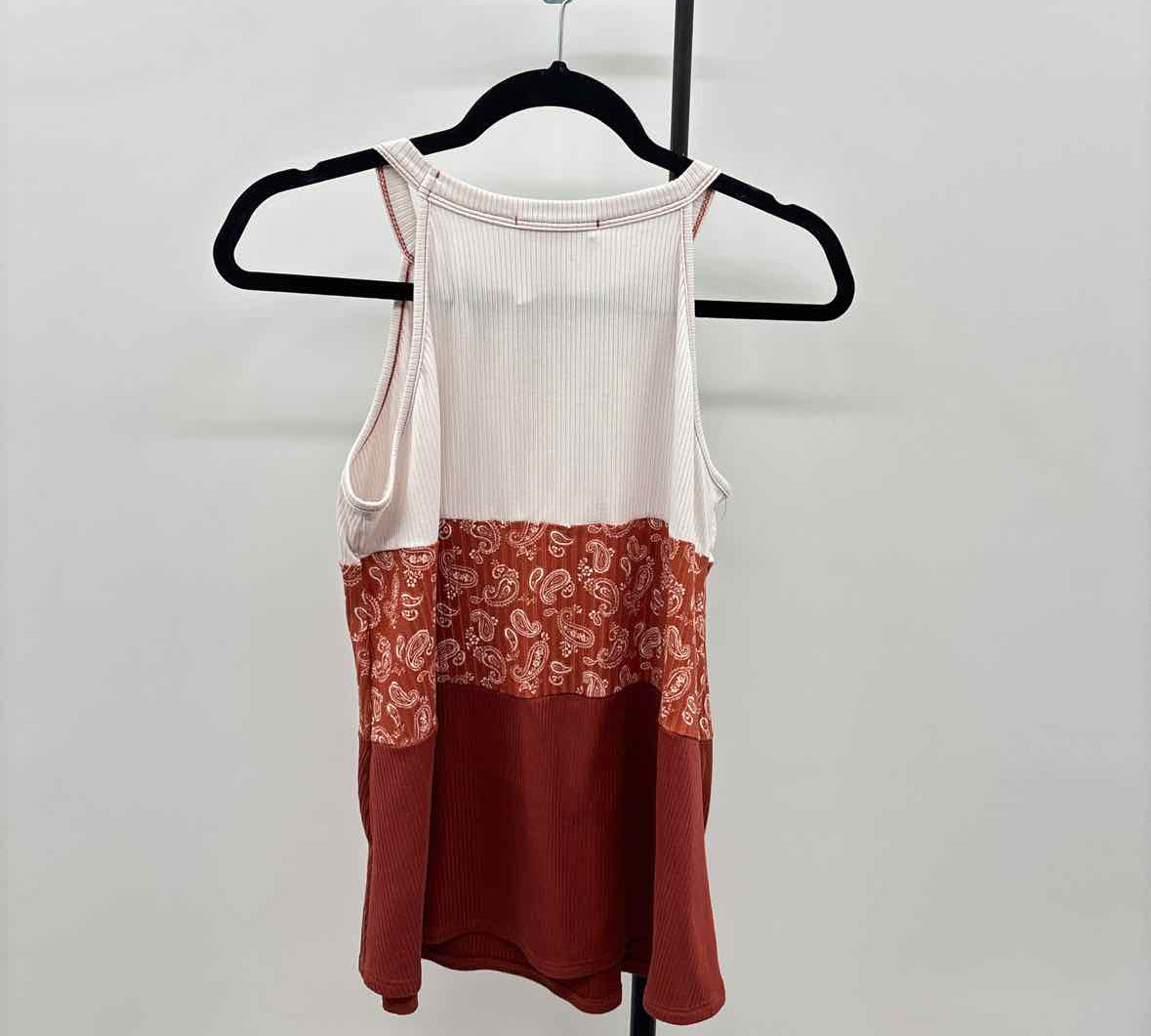 above & Beyond Women's Size M Rust Paisley Sleeveless Shirt