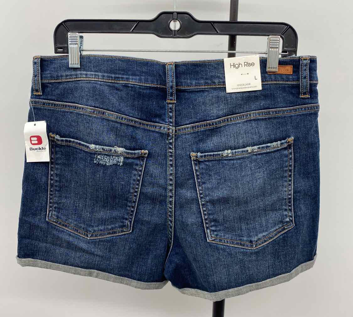 Sneak Peak Women's Size 14 Blue Solid Shorts