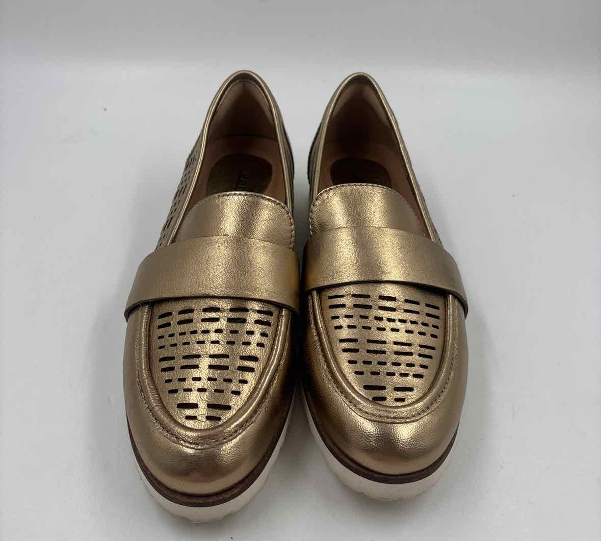 Earth Women's Shoe Size 7 Gold Laser Cut Loafers
