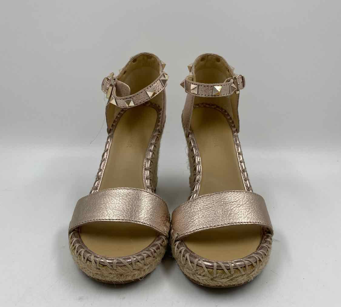 Marc Fisher Women's Shoe Size 6 Gold pebble Sandals