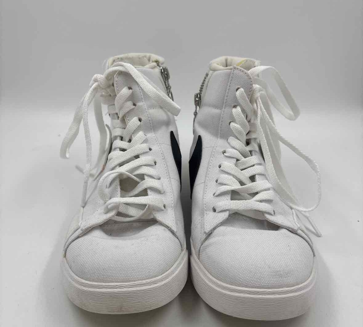 Nike Women's Shoe Size 9 White Solid Sneakers