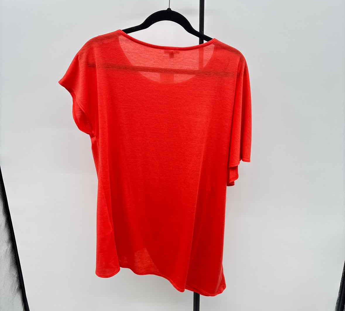 Neiman Marcus Women's Size M coral Solid Short Sleeve Shirt