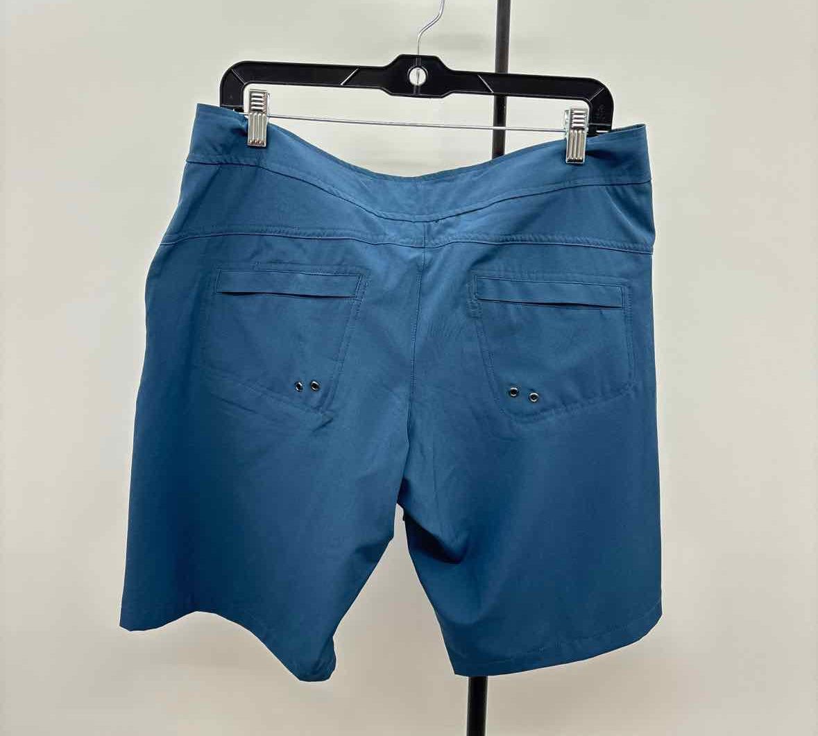 Free Country Women's Size 12 Navy Solid Shorts