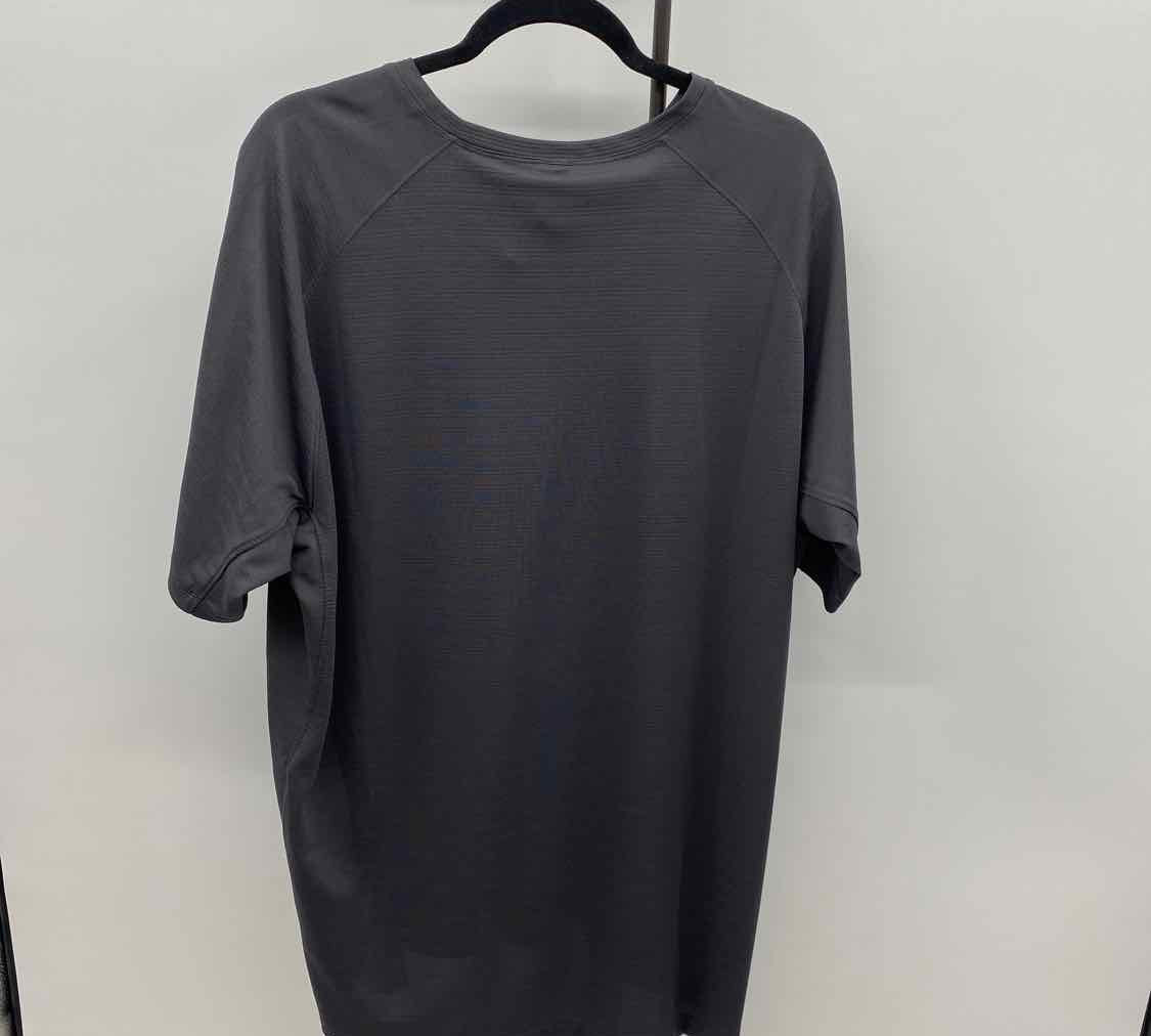 The North Face Men's Size XXL Charcoal Textured Short Sleeve Shirt