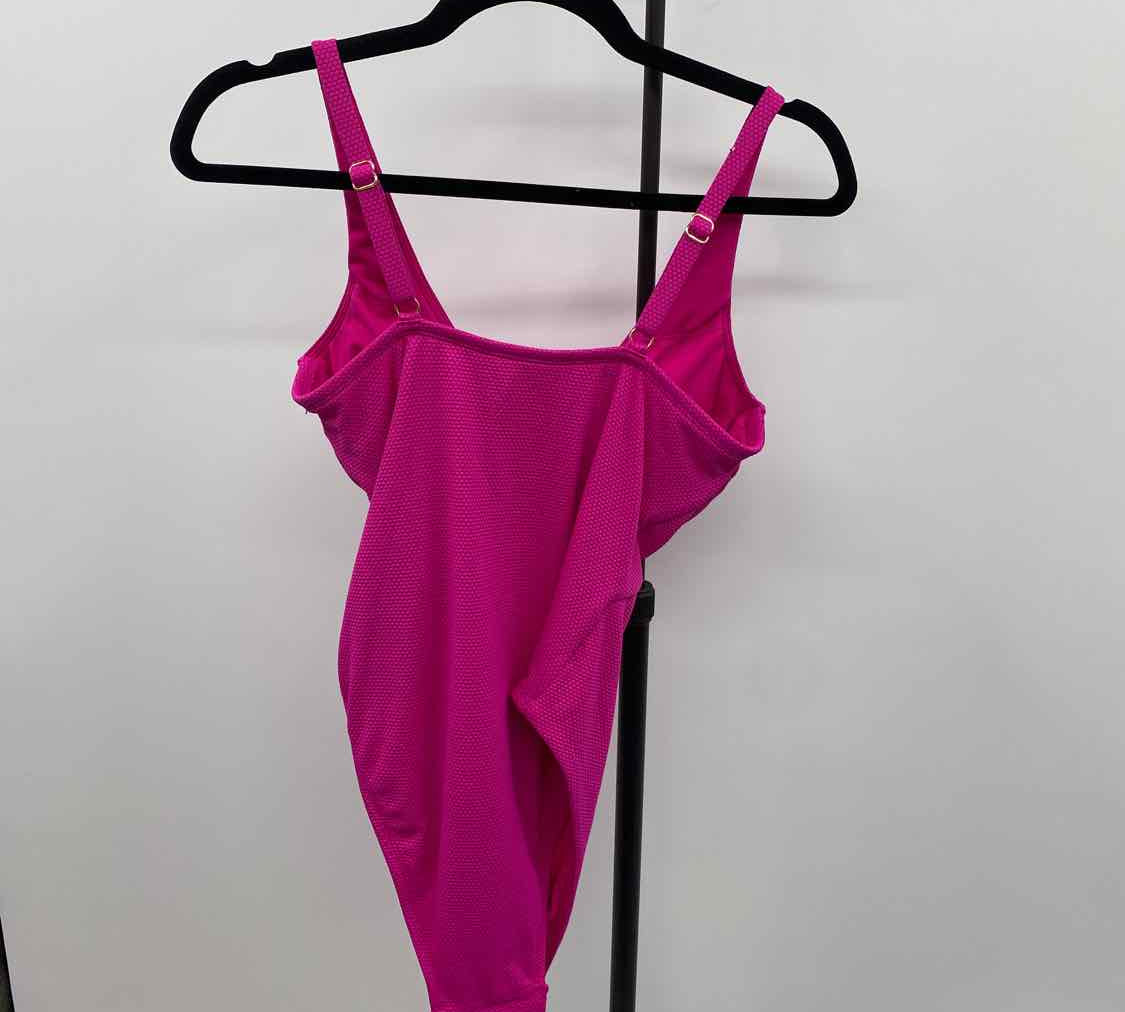 Shade & Shore Women's Size M Fuschia Textured Swimsuit - 1 Piece