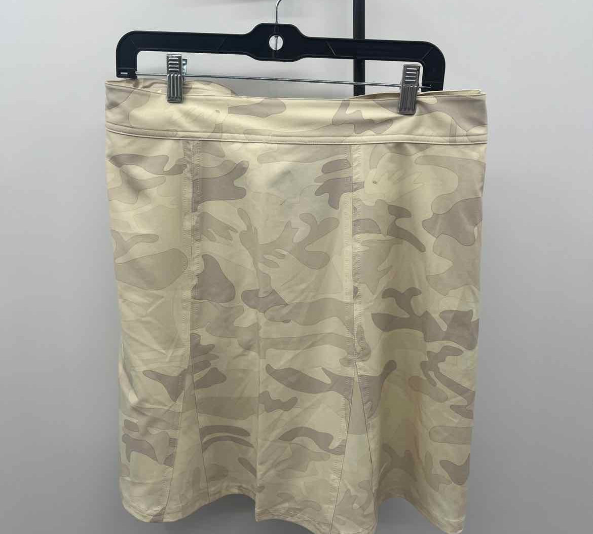 Rip Skirt Women's Size 14 Beige Camoflage Skirt