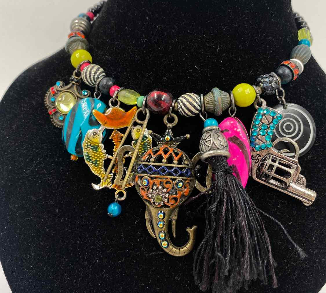 Boutique Women's Black Necklace