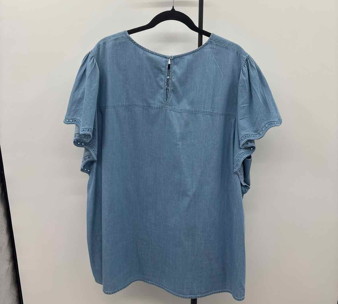 Lane Bryant Women's Size 4X Chambray Laser Cut Short Sleeve Shirt