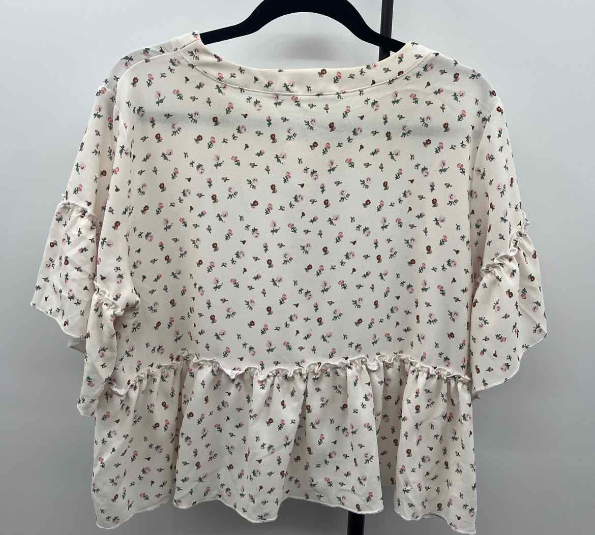Altar'd State Junior's Size L Ivory Floral Short Sleeve Shirt