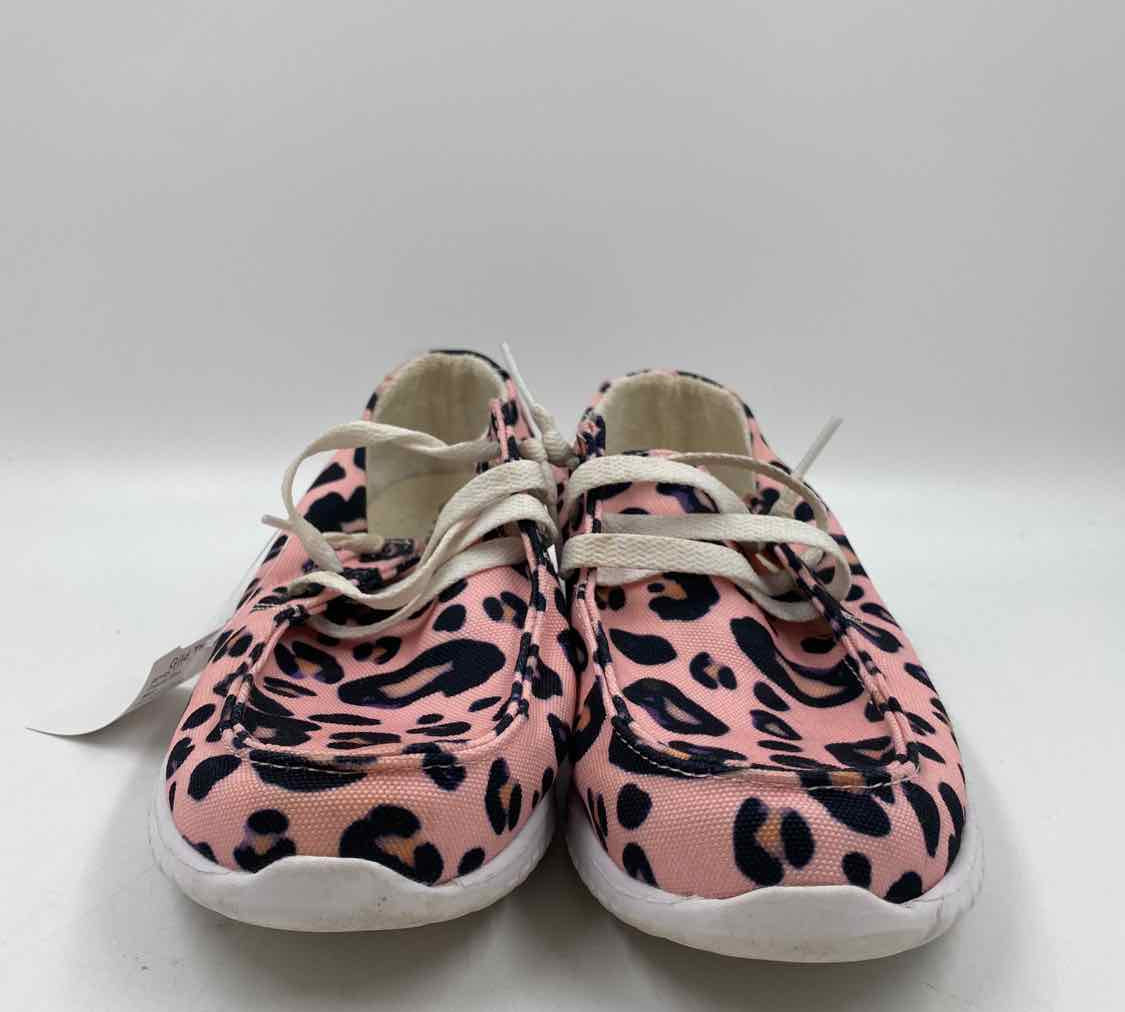 Nest Women's Shoe Size 8 Pink Animal Print Casual Shoes