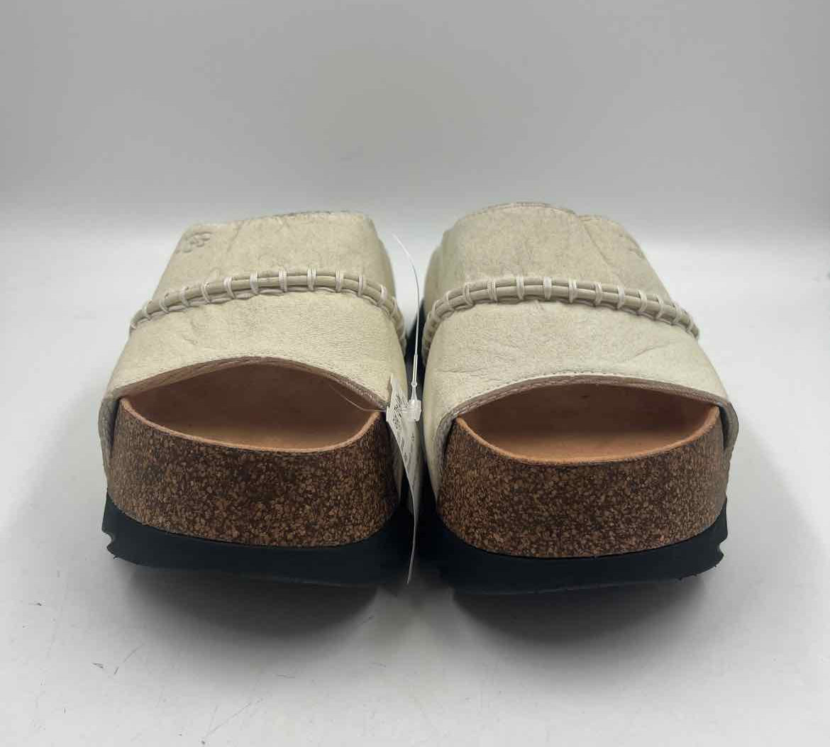 Ugg Women's Shoe Size 7 Ivory Solid Sandals