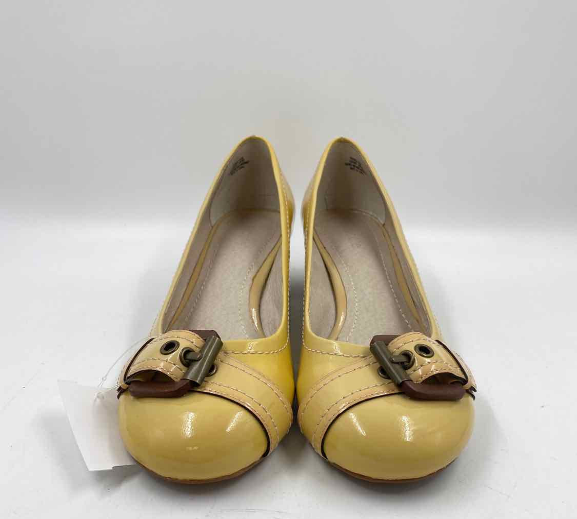 Nicole Women's Shoe Size 8.5 Yellow Solid Dress Shoes