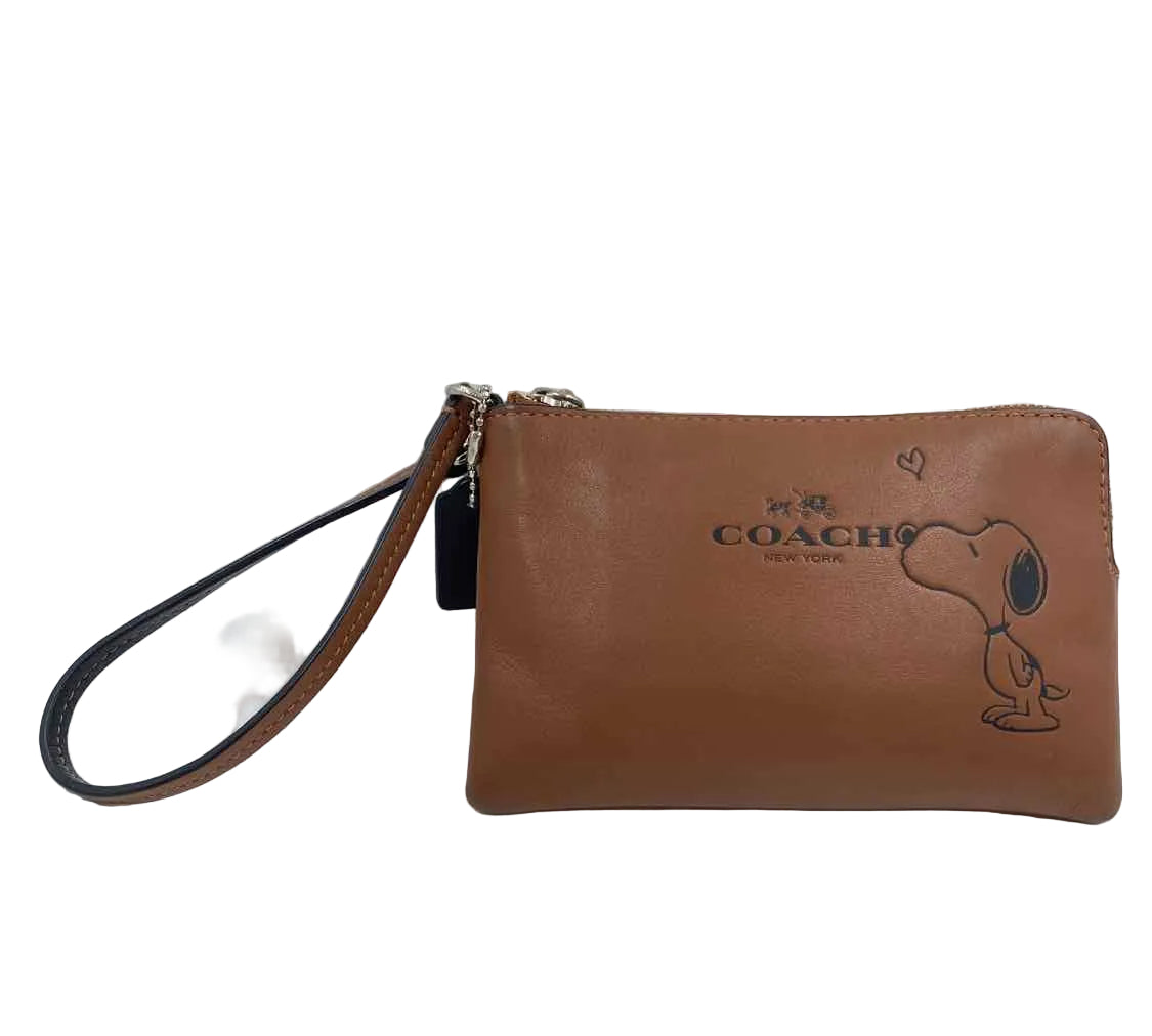 COACH Caramel Leather PEANUTS SNOOPY Wristlet