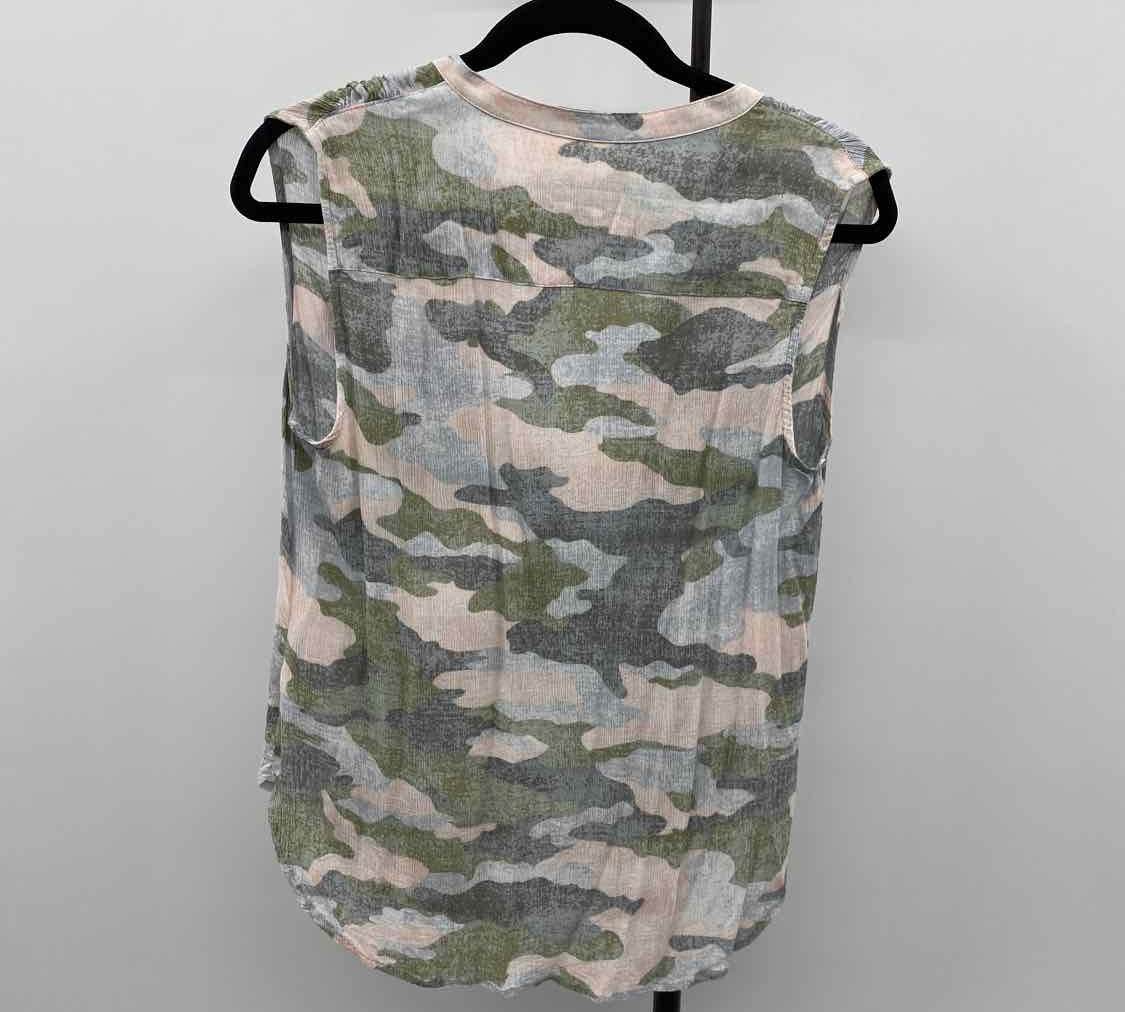 DKNY Women's Size S Green Camoflage Sleeveless Shirt