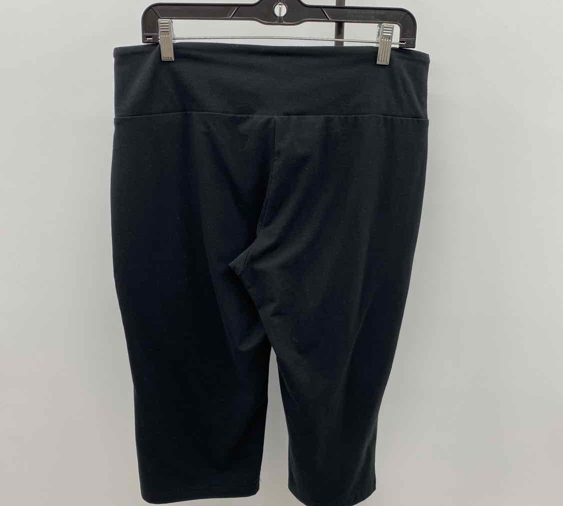 The Girls Women's Size 14 Black Solid Capris
