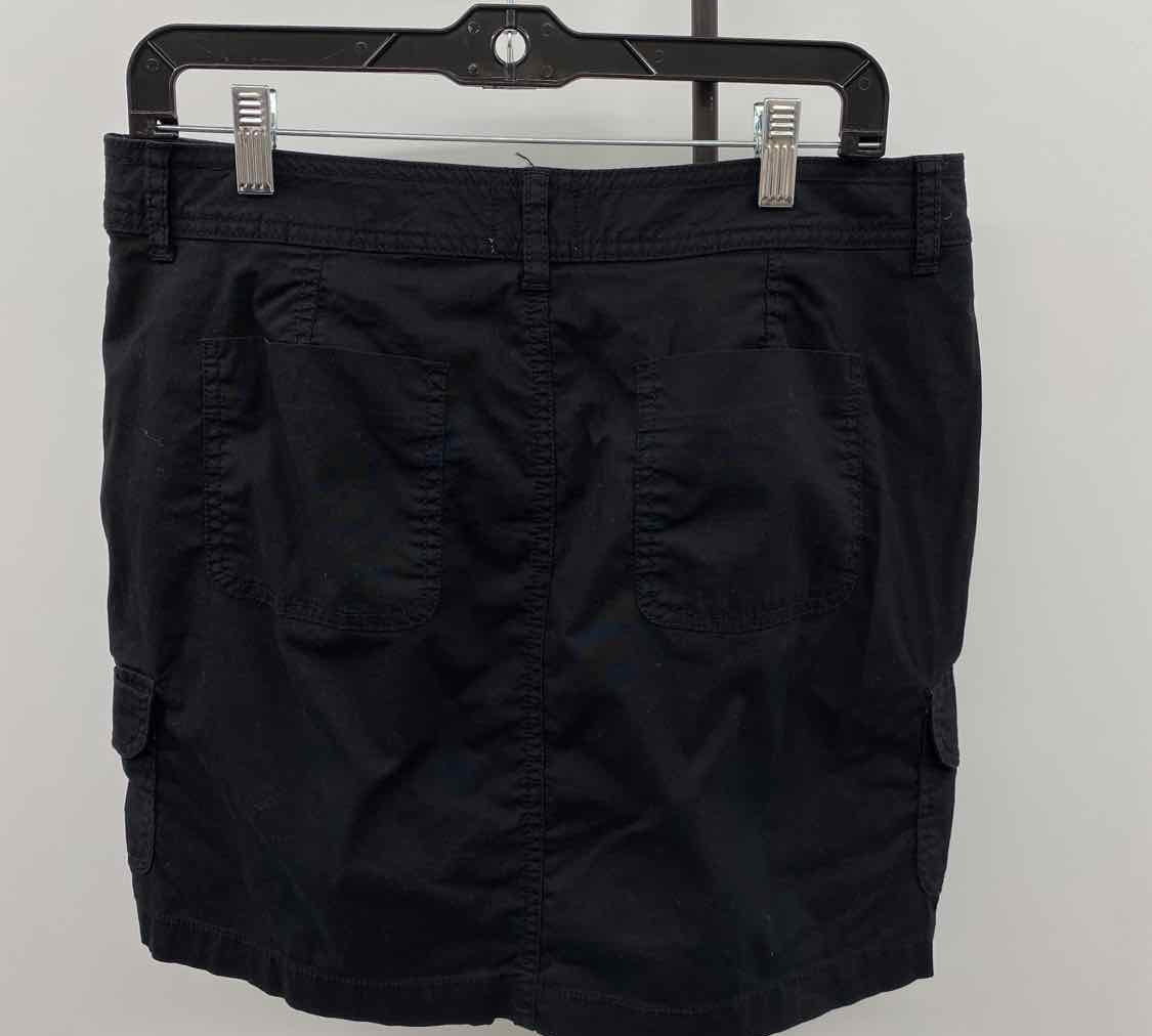 St. John's Bay Women's Size 14 Black Solid Skirt