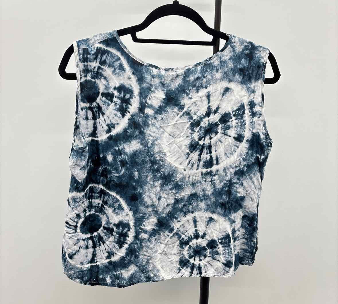 Coco & Carmen Women's Size S/M Navy Tie Dye Sleeveless Shirt