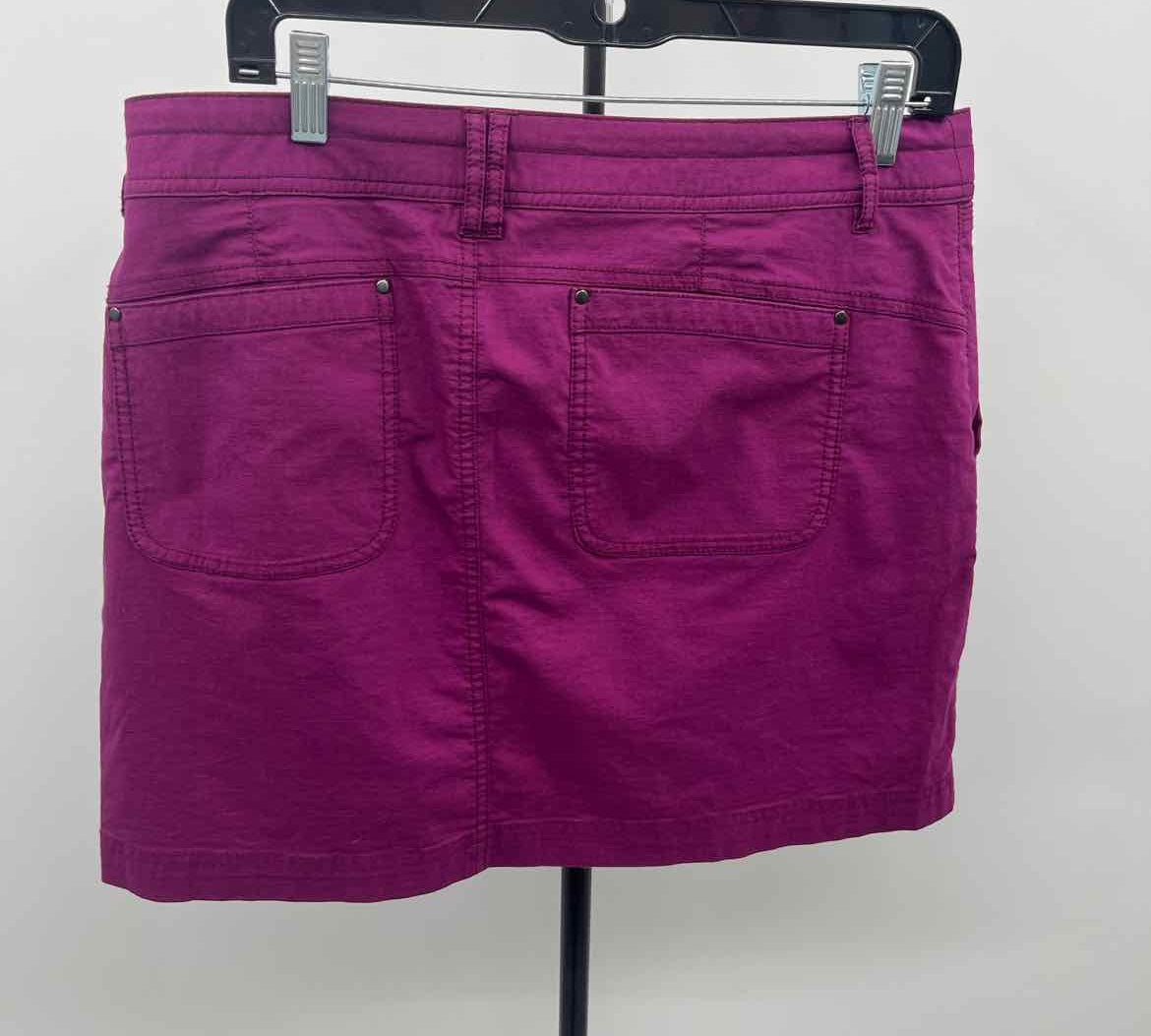 title nine Women's Size 12 Magenta Solid Skirt