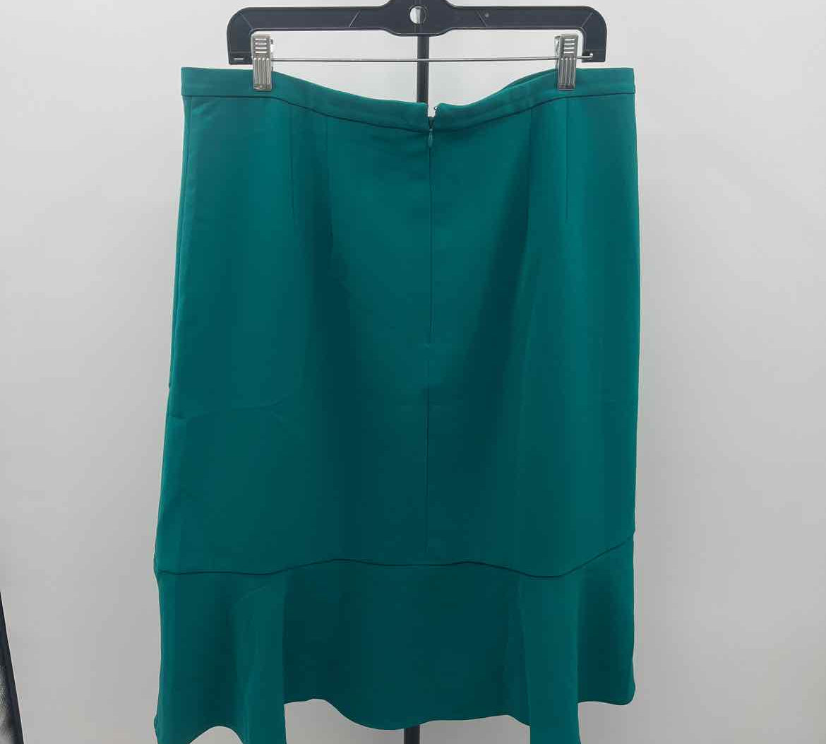 Ann Taylor Women's Size 14 Green Solid Skirt