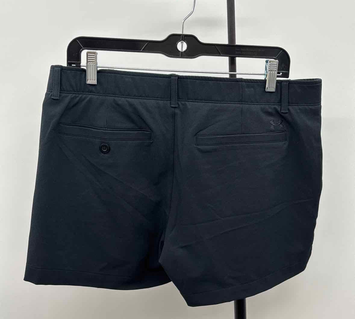 Under Armour Women's Size 12 Black Solid Shorts