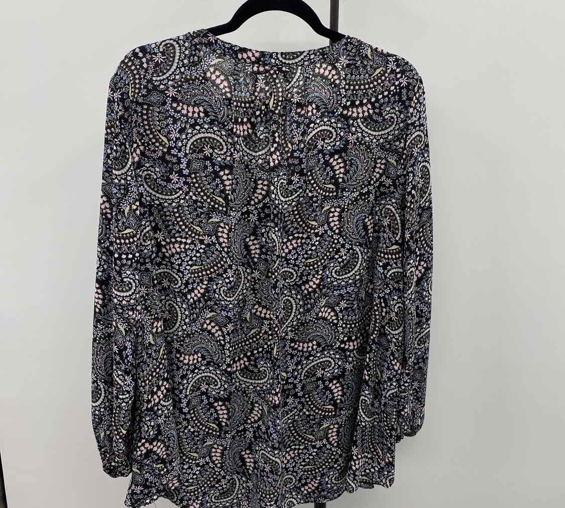 Tahari Women's Size 2X Black Paisley Long Sleeve Shirt