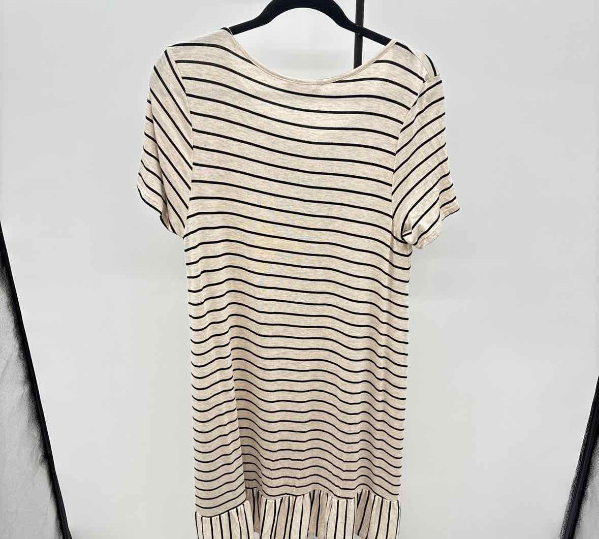 SJS Women's Size 16 Oatmeal Pineapple Dress