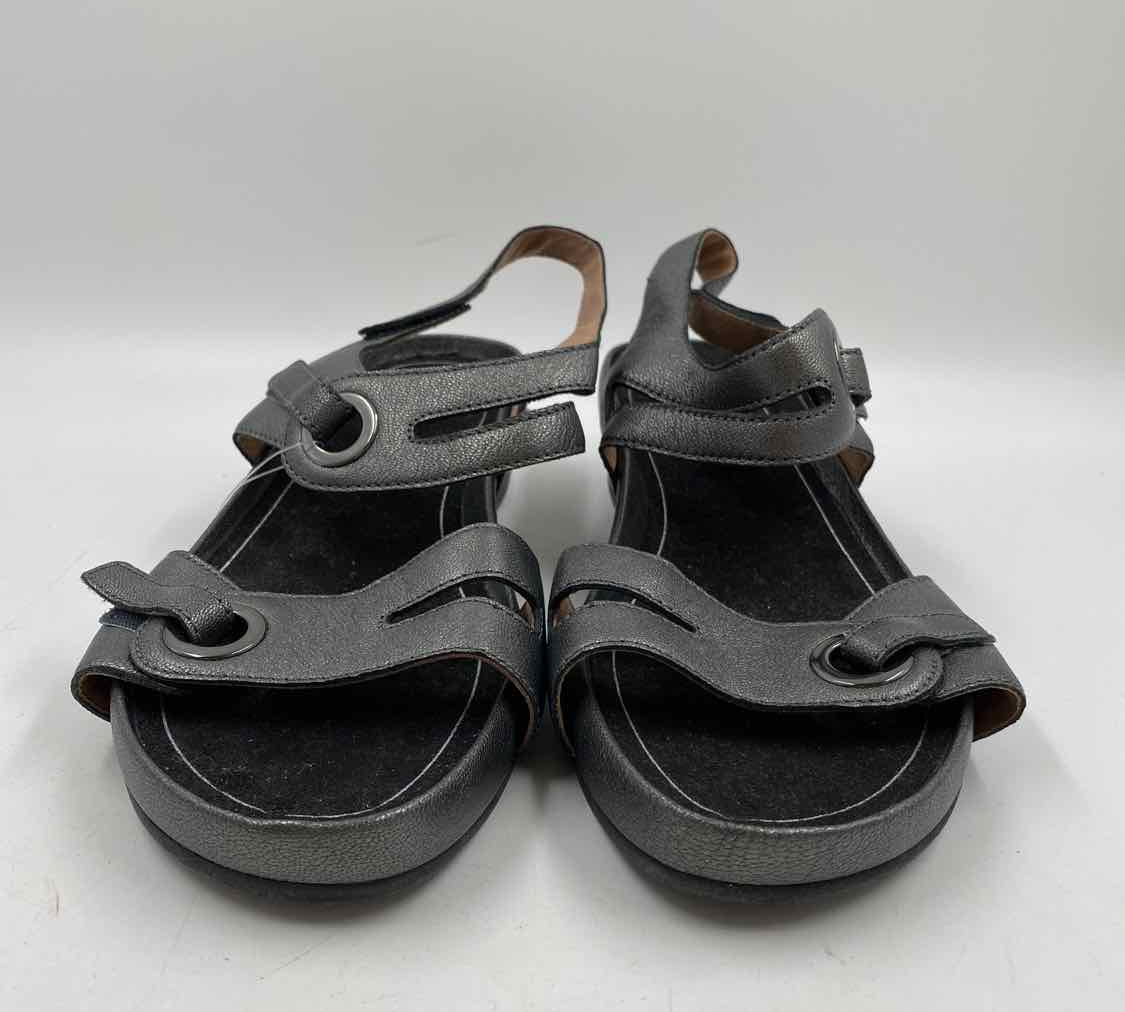 Abeo Women's Shoe Size 7.5 Pewter Metallic Sandals
