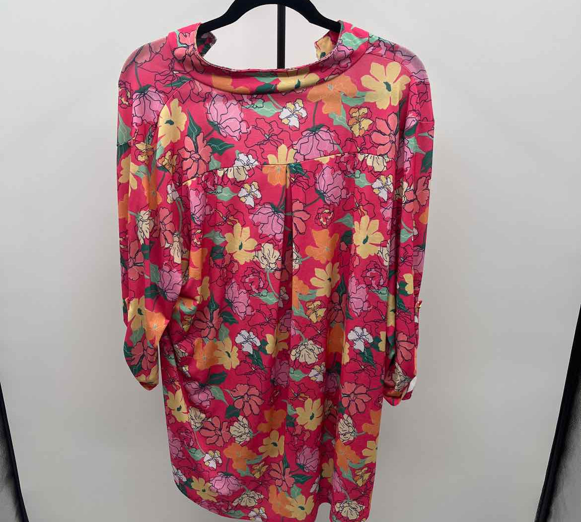 Heimish USA Women's Size 2X Pink Floral Long Sleeve Shirt