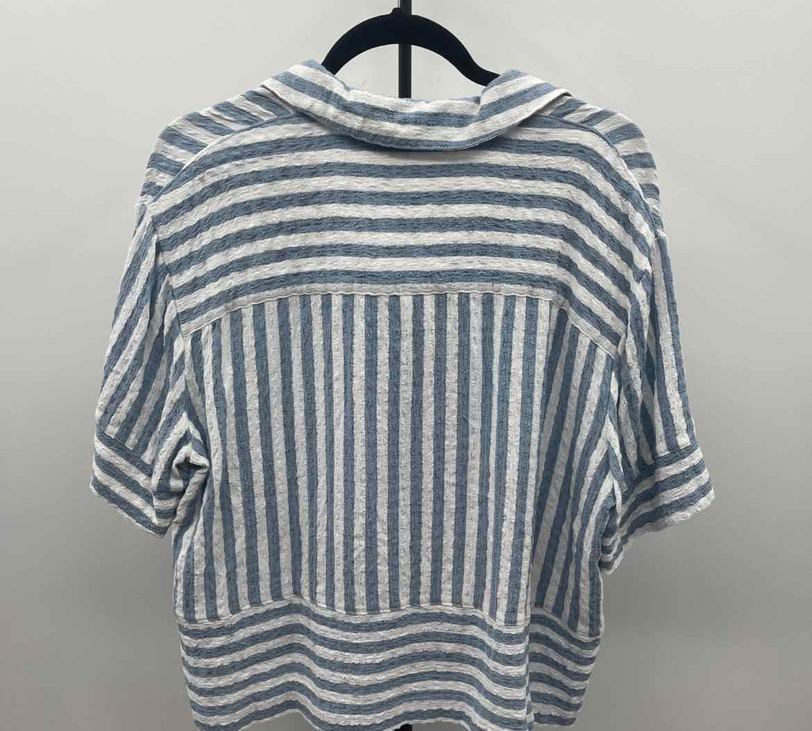 Jane & Dilancey Women's Size L Blue Stripe Short Sleeve Shirt