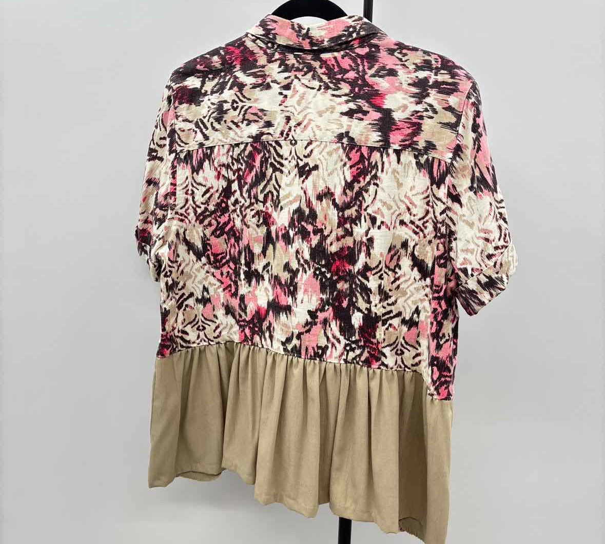 Seams by Sarah Women's Size M Brown Abstract Short Sleeve Shirt