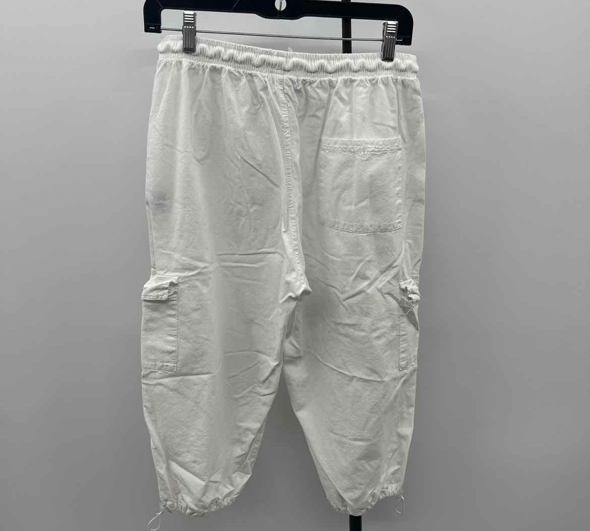 Giocam Women's Size 6 White Solid Capris
