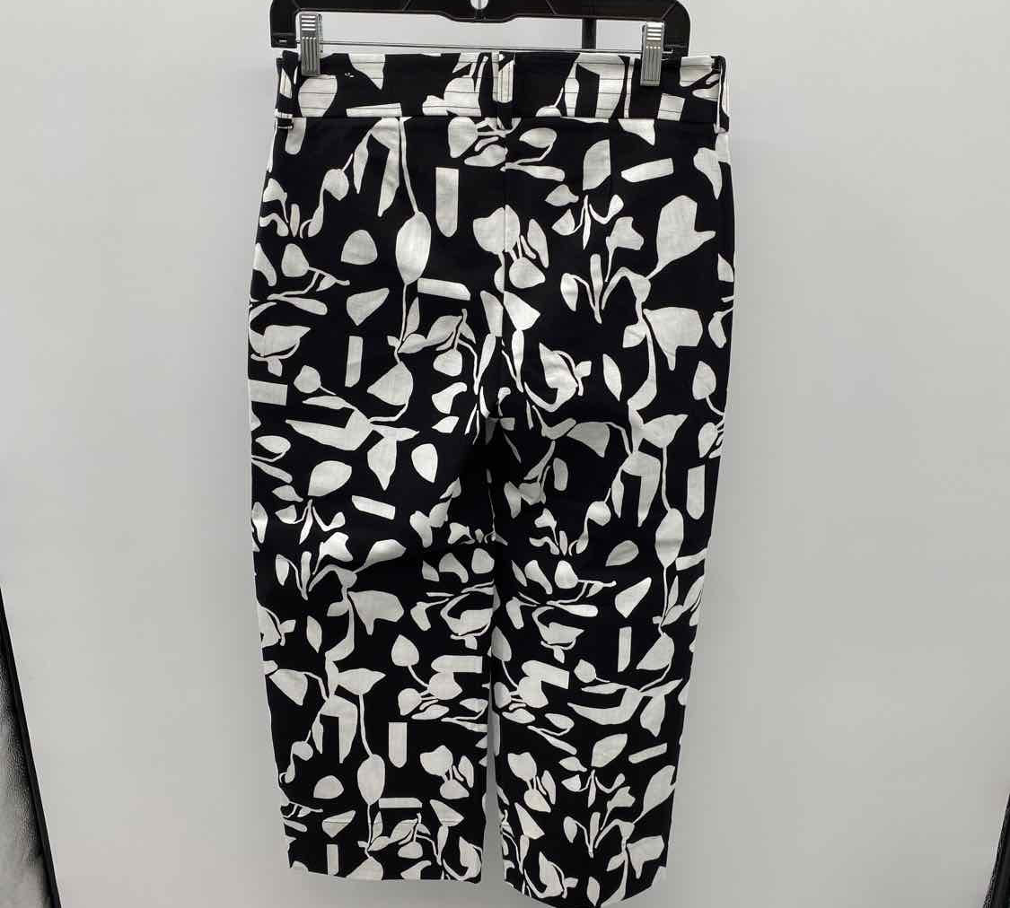 Chico's Women's Size 6 Black Floral Capris