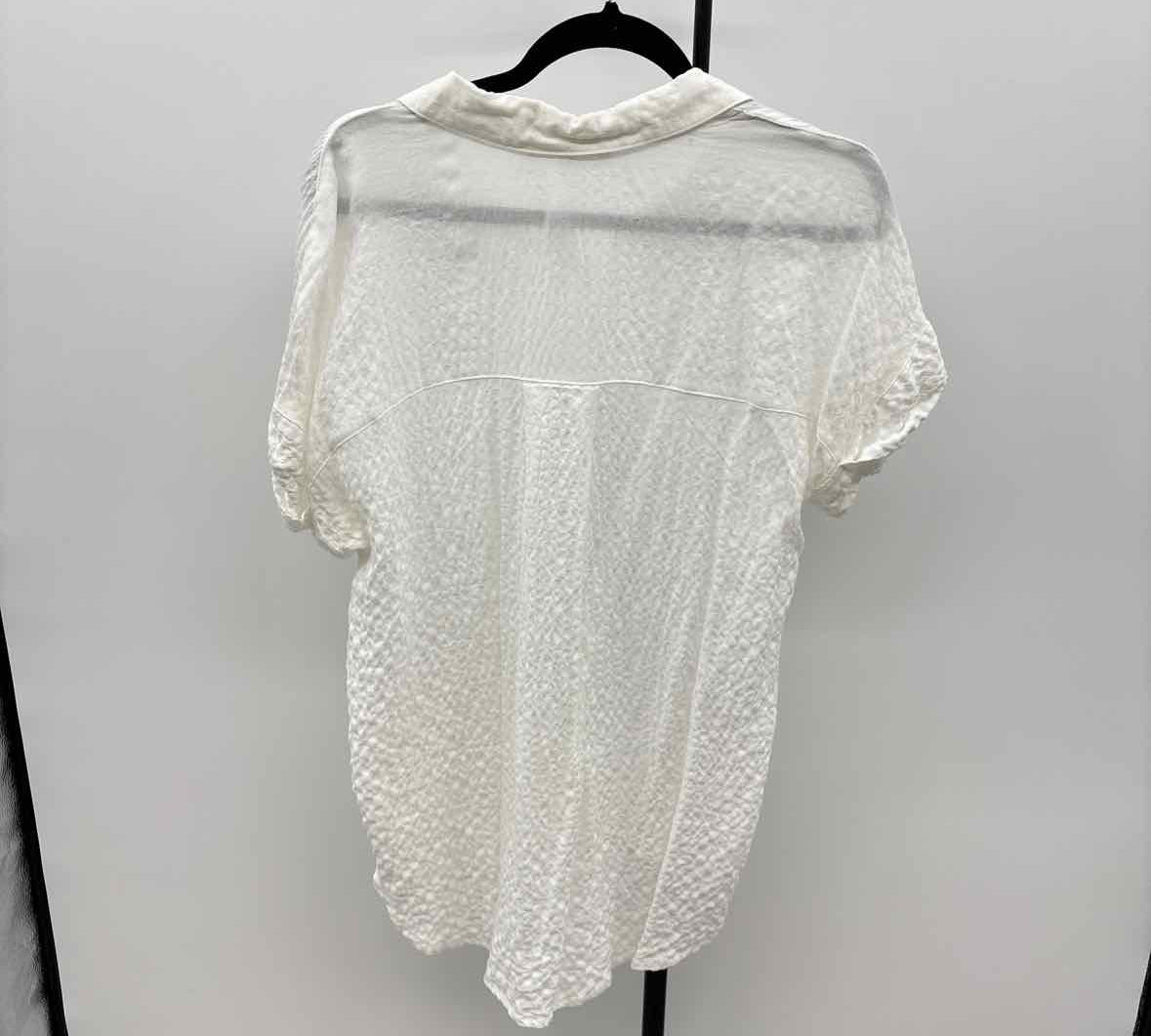 Jane & Dilancey Women's Size S White Textured Short Sleeve Shirt