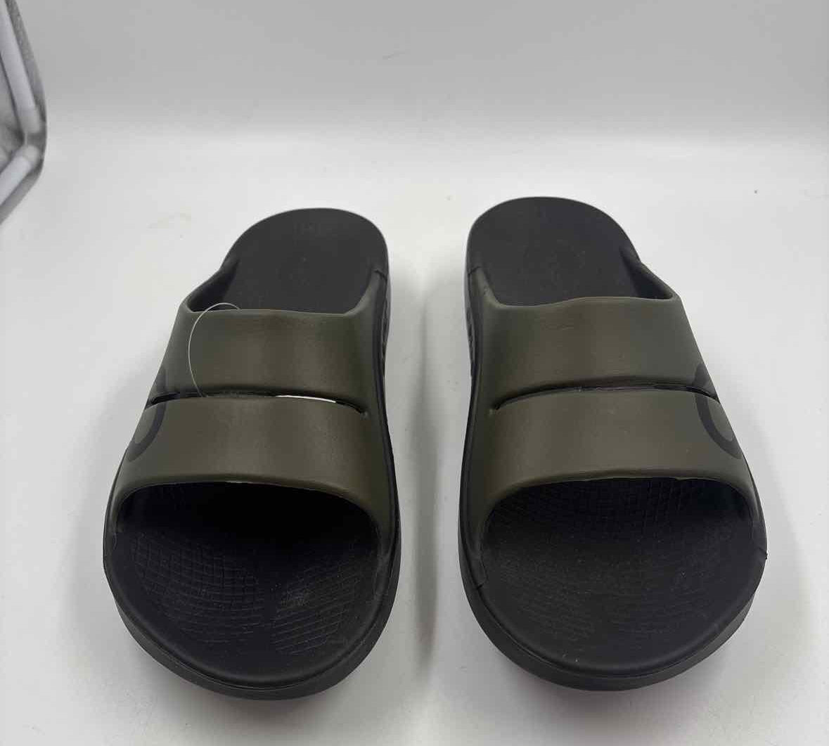 oofos Women's Shoe Size 12 Green Solid Sandals