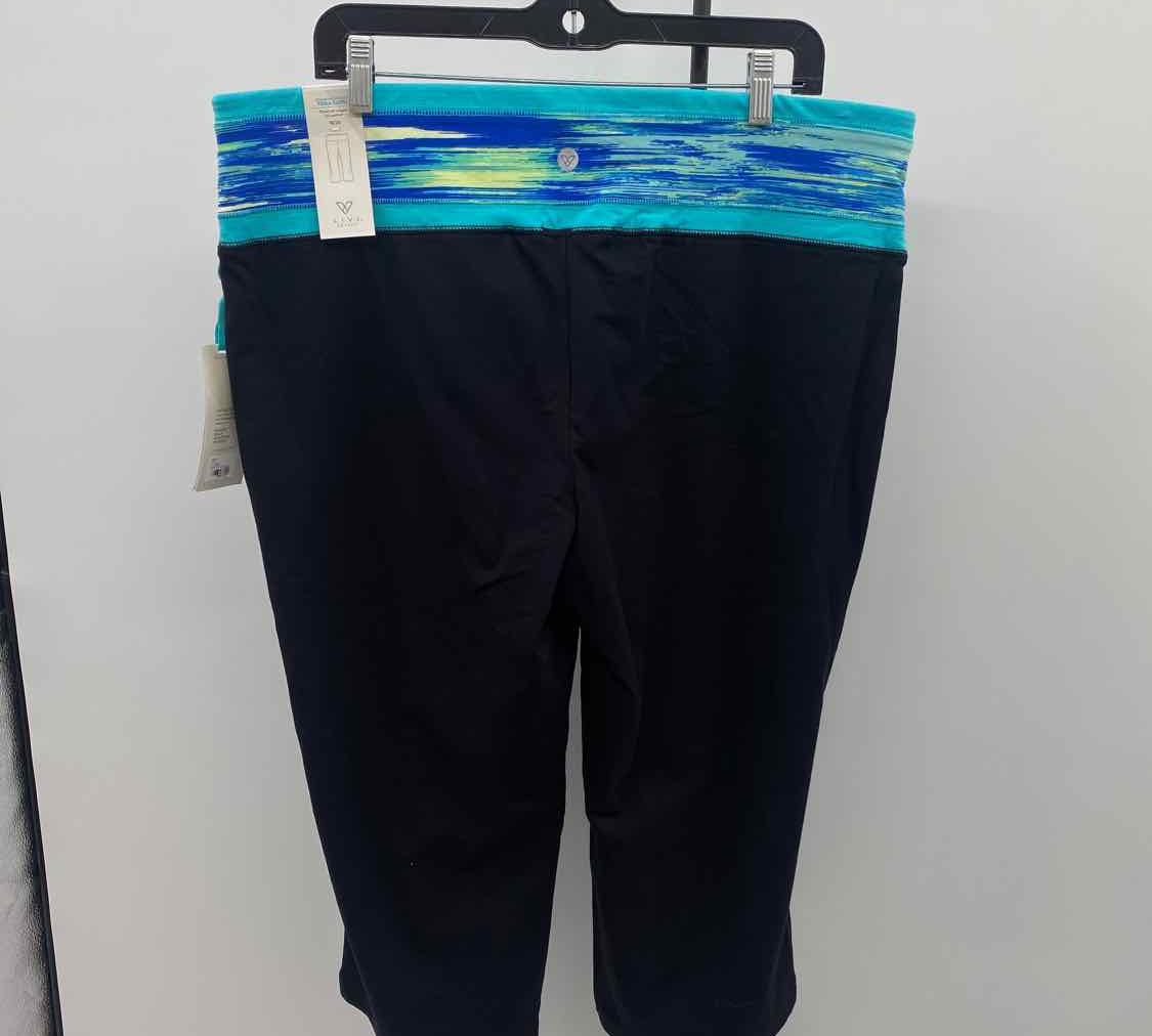 LIVI active Women's Size 18 Black Solid Capris