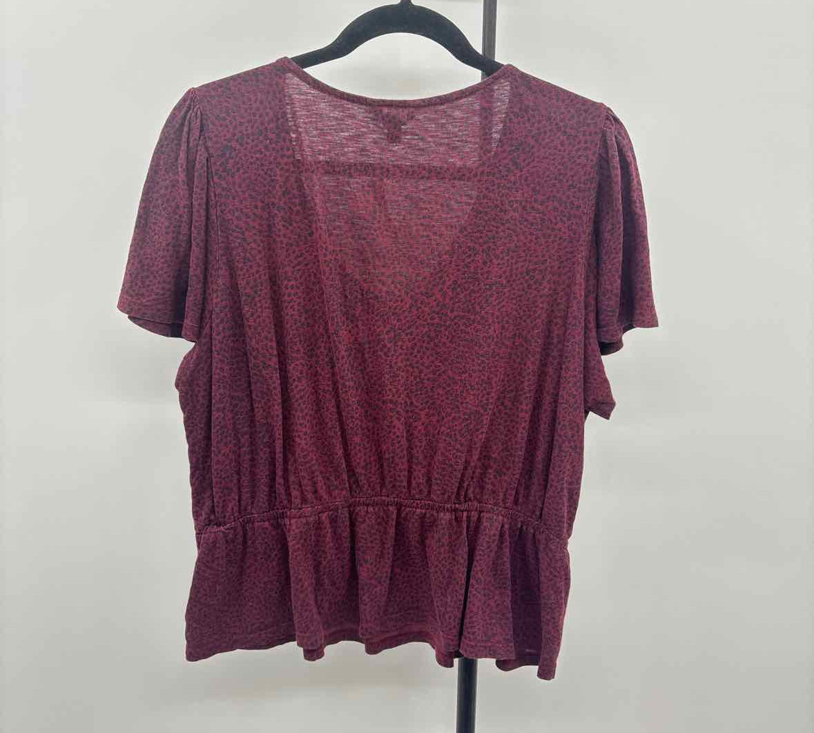 Lucky Brand Women's Size XL maroon Spotted Short Sleeve Shirt