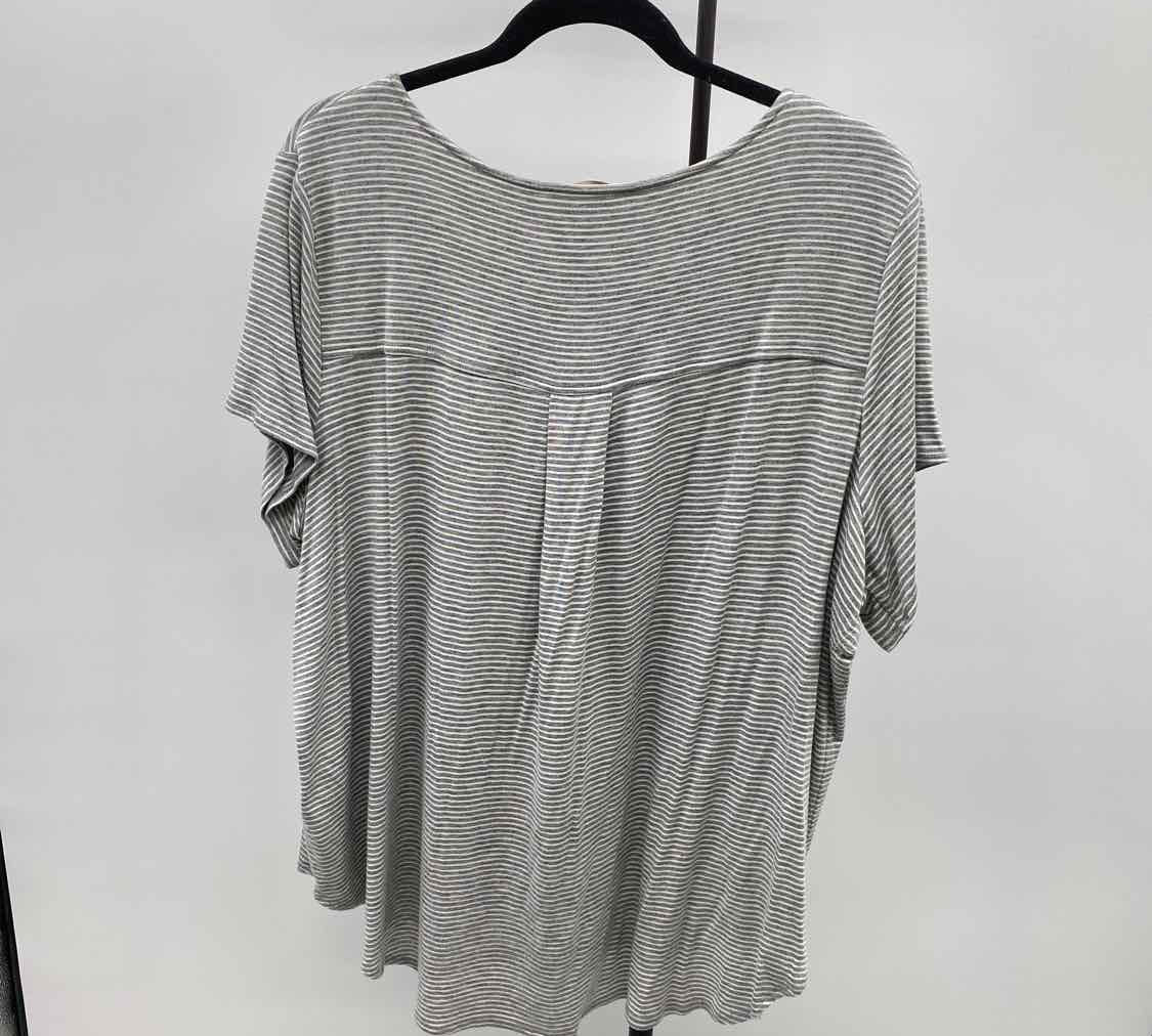 Philosophy Women's Size 2X Gray Stripe Short Sleeve Shirt