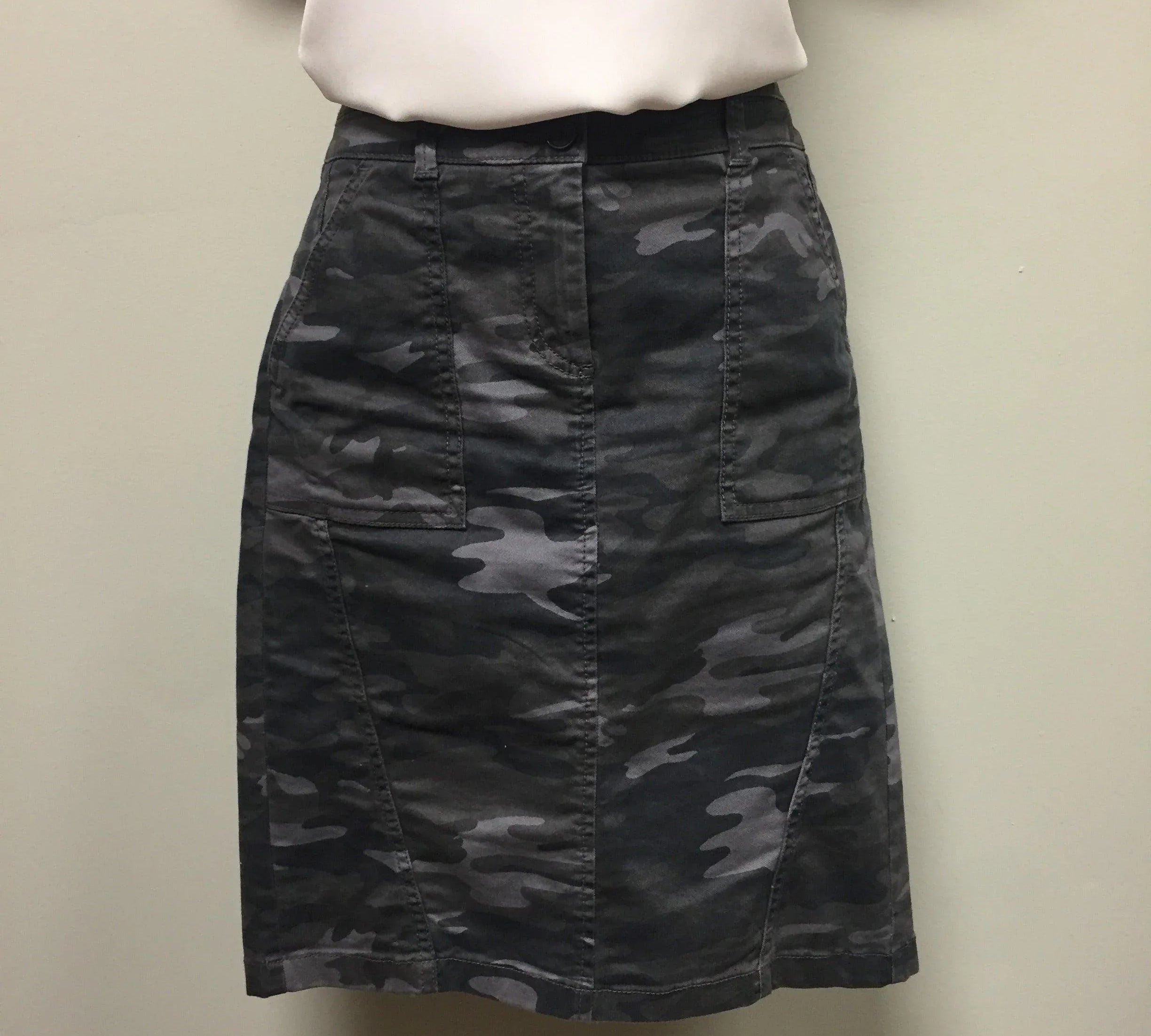Loft Skirt, Size 0 - Gild the Lily