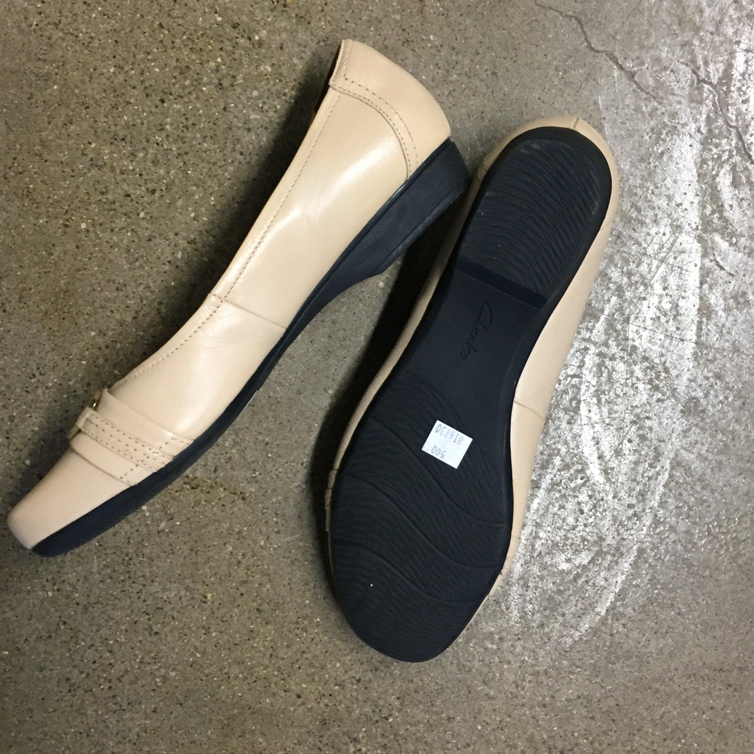 Clarks Tan Flats, Size 10 - Gild the Lily